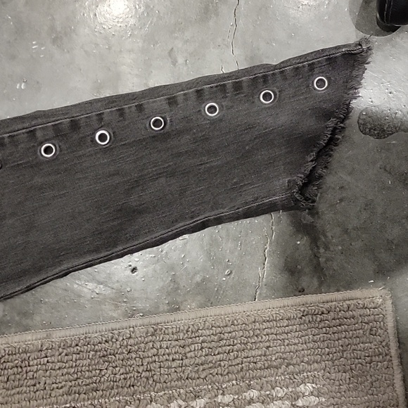 Guess Women's Skinny Jeans in Black - Picture 3 of 6